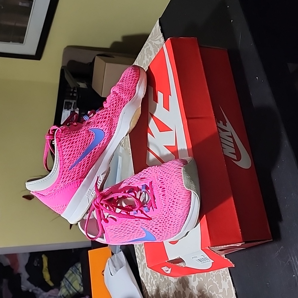 🏃‍♀️ Pink Nike runnin shoes 🏃‍♀️